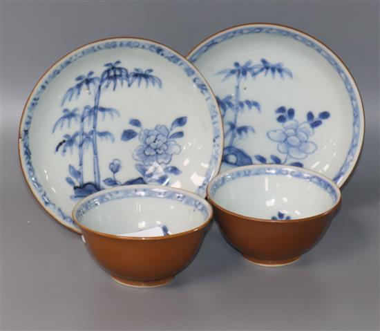 A pair of Nanking Cargo blue and white tea bowls and saucers